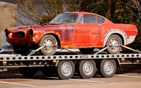 How to Tow an Old Car from House​