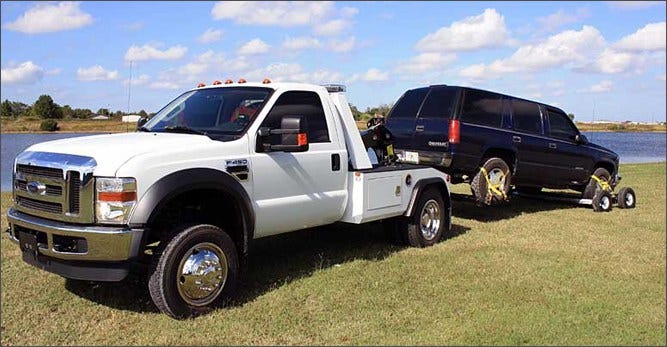 Local SUV towing