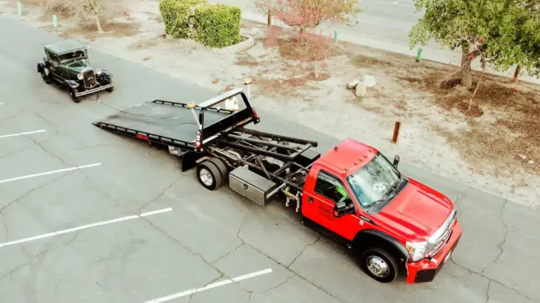 Tow Truck vs Flatbed Truck Difference